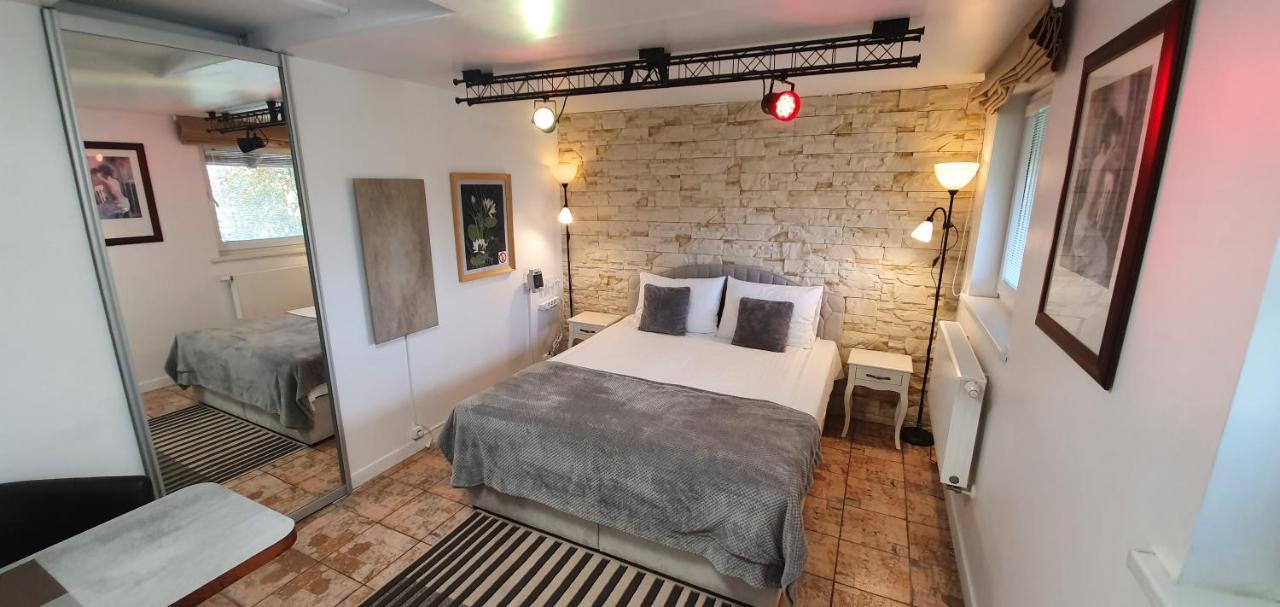 Aparthotel 3 ,, Cosy House Studio" & Parking Kaunas Eksteriør billede